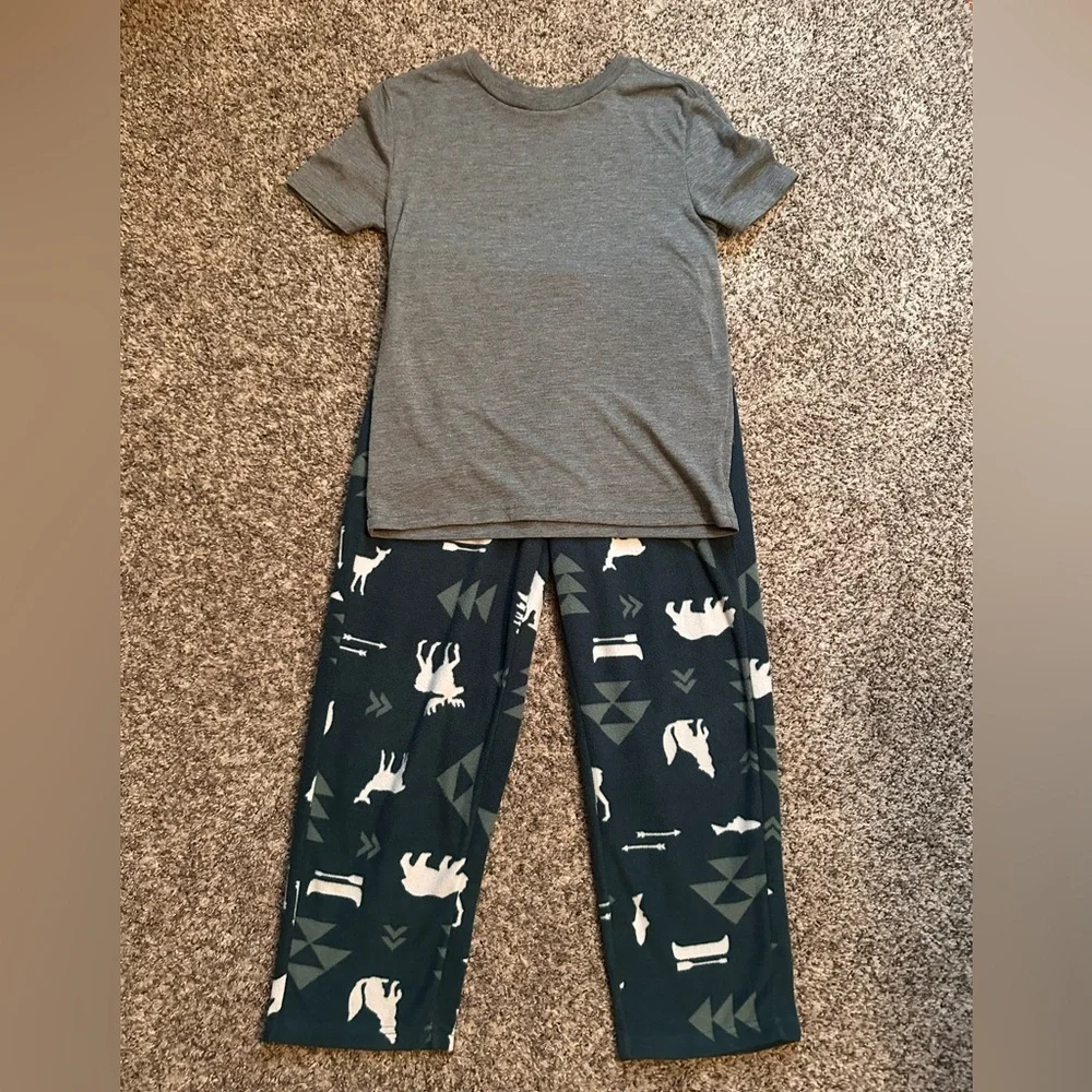 Kids Pajamas with Gray Shirt and Green Fleece pants with Animals, size small